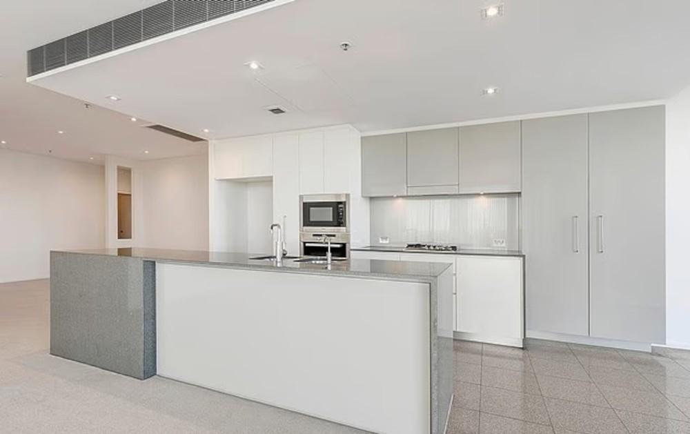 Η κουζίνα του διαμερίσματος που πούλησε η Νικόλ Κίντμαν στο Σίδνεϊ/ Φωτογραφία: realestate.com.au 