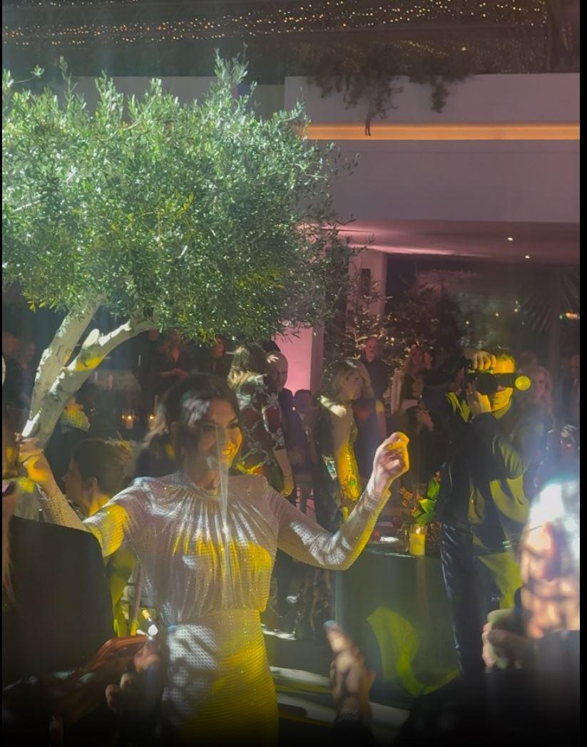 Η Κίμπερλι Γκιλφόιλ χορεύει ελληνικά τραγούδια/ Φωτογραφία: Instagram/ @sasastamata