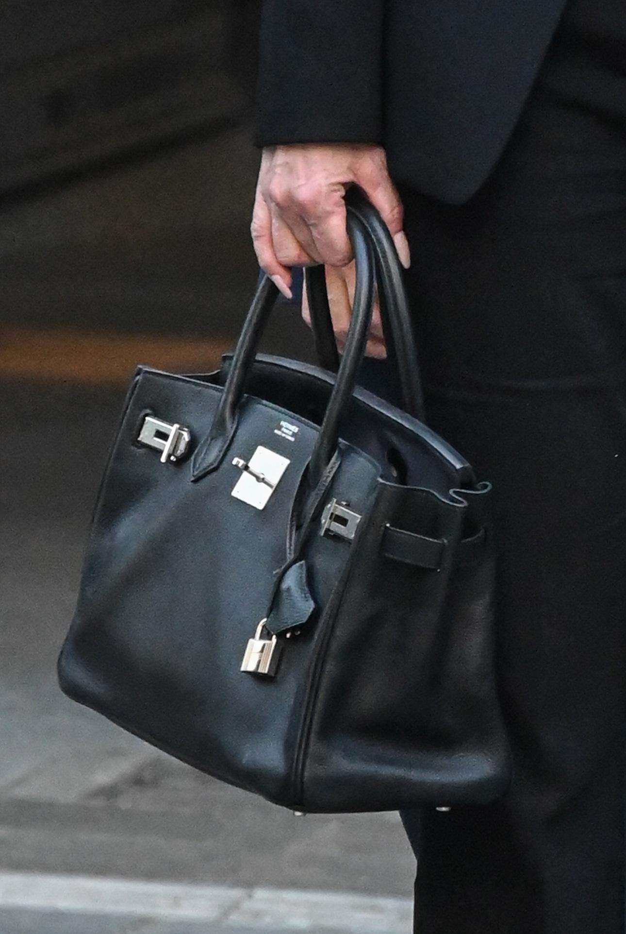 Η τσάντα της Κίμπερλι Γκιλφόιλ/ NDP Photo Agency