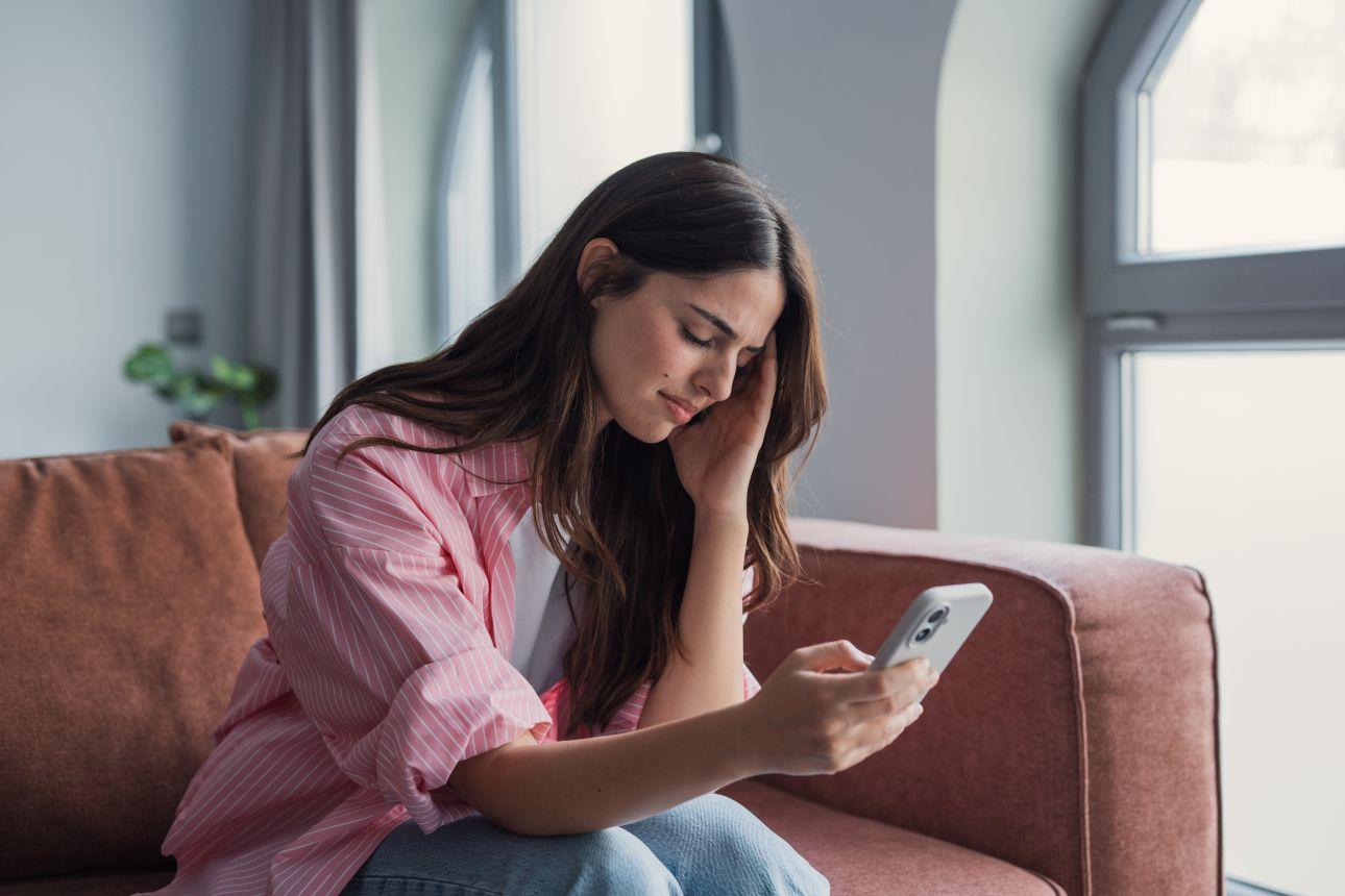 Κλάμα στα social media/ Φωτογραφία: Shutterstock 