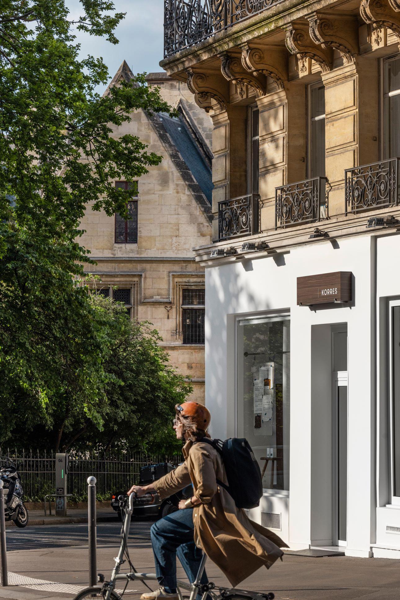 Άποψη της πρόσοψης του καταστήματος/ Φωτογραφία: Μαργαρίτα Yoko Νικητάκη 