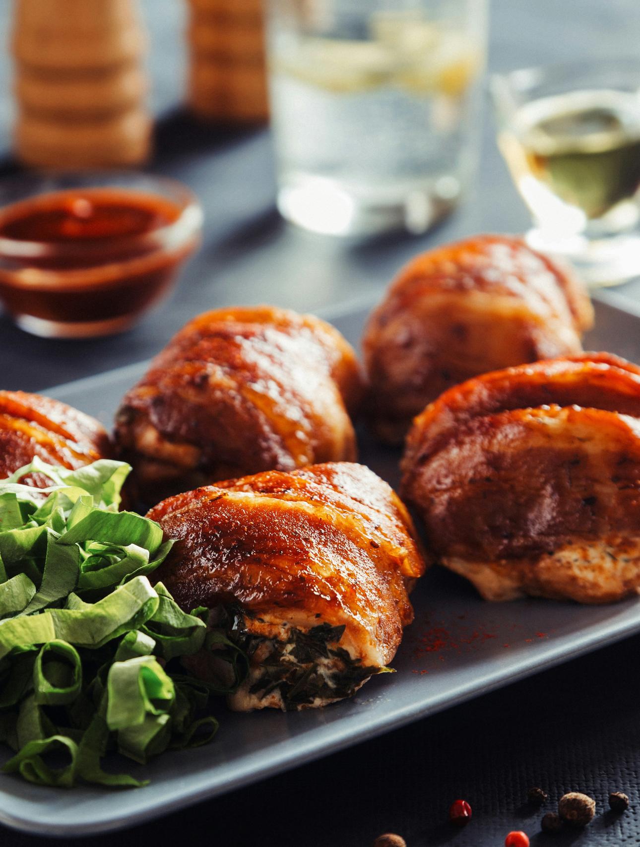 Φιλέτα κοτόπουλου τυλιγμένα μπέικον / Φωτογραφία: Unsplash