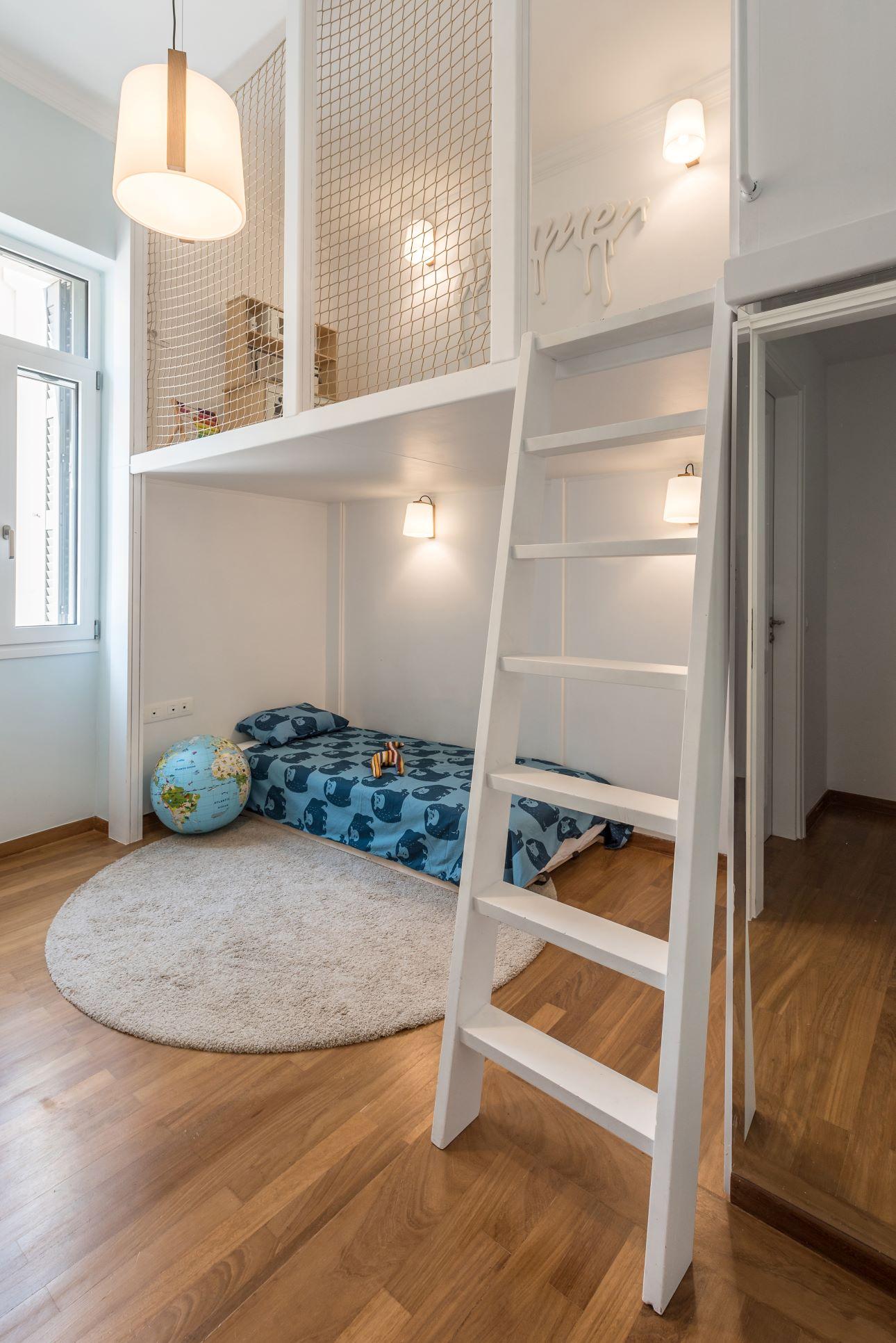 Το παιδικό δωμάτιο με το εντυπωσιακό πατάρι- χώρο παιχνιδιού/ Φωτογραφία: Γιώργος Σφακιανάκης 