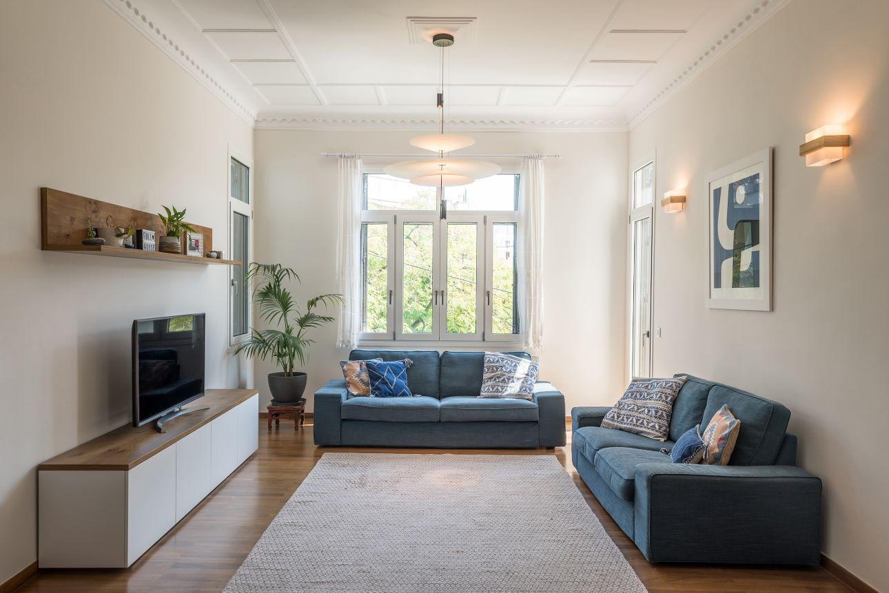 Ο χώρο;ς του σαλονιού είναι ευρύχωρος και φωτεινός/ Φωτογραφία: Γιώργος Σφακιανάκης  