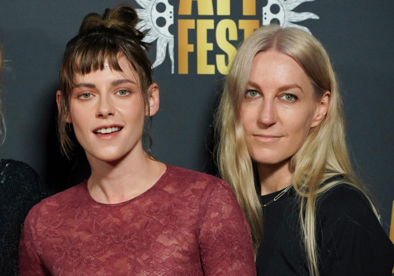 Η Κρίστεν Σιούαρτ με την Ντίλαν Μέγιερ/Φωτογραφία: AP Photo