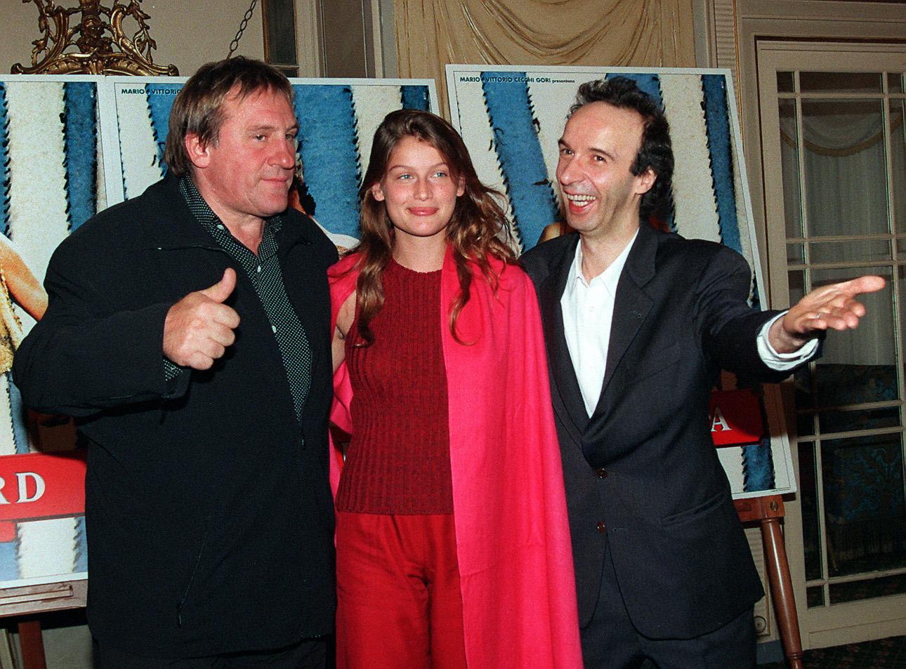 Από αριστερά: Ζεράρ Ντεπαρντιέ, Λετίσια Κάστα και Ρομπέρτο Μπενίνι στην πρεμιέρα της ταινίας «Αστερίξ και Οβελίξ εναντίον Καίσαρα» το 1999/Φωτογραφία: AP Photo