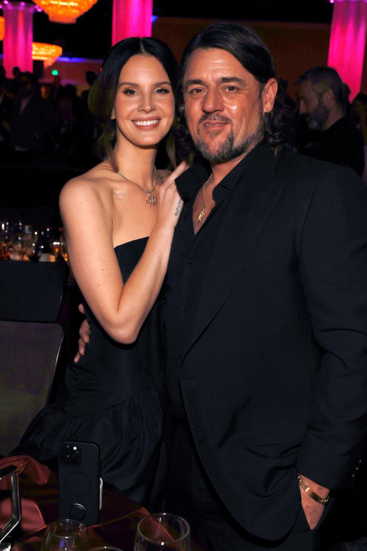 Η Λάνα ντελ Ρέι με τον σύζυγό της, Τζέρεμι Ντιφρέν/ Φωτογραφία: Getty Images