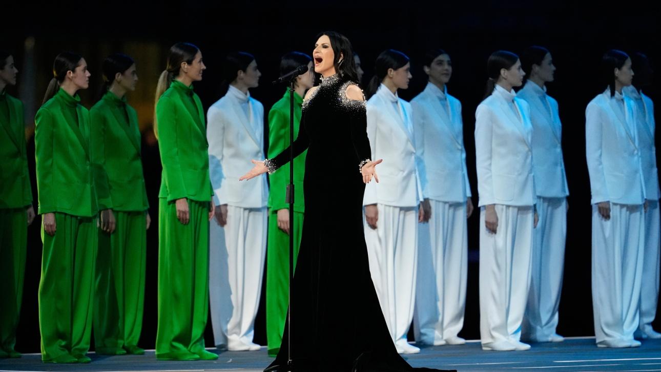 Laura Pausini/ AP Images