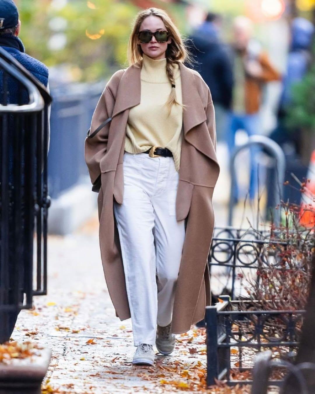 Το στιλ της Τζένιφερ Λόρενς εκφράζει ακριβώς τον τρόπο που θέλουν να ντύνονται πολλές γυναίκες σήμερα/ Φωτογραφία: Instagram/ thefashionlover_net