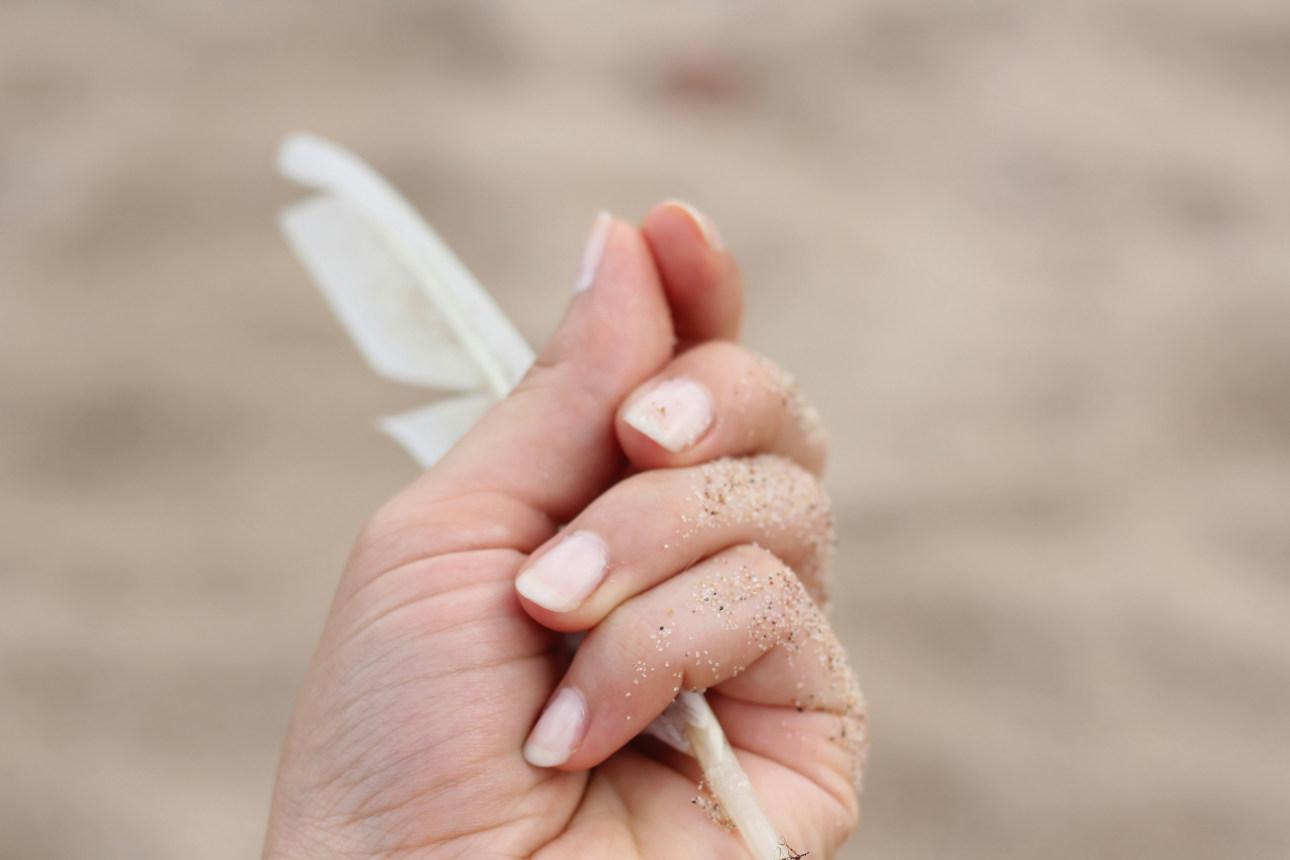 Λευκό μανικιούρ/ Φωτογραφία: Shutterstock