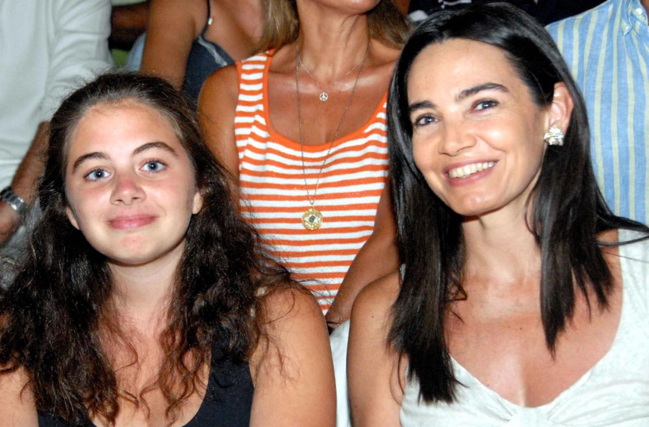 H Λένα Σαμαρά με τη μητέρα της το 2009 στην Επίδαυρο/Φωτογραφία: NDP