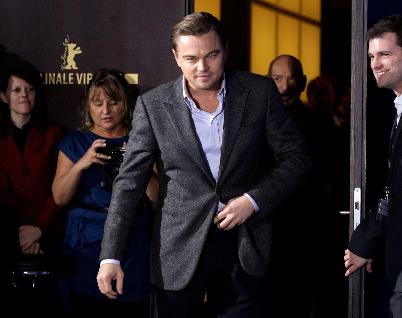  Ο Λεονάρντο Ντι Κάπριο και από πίσω η μητέρα του