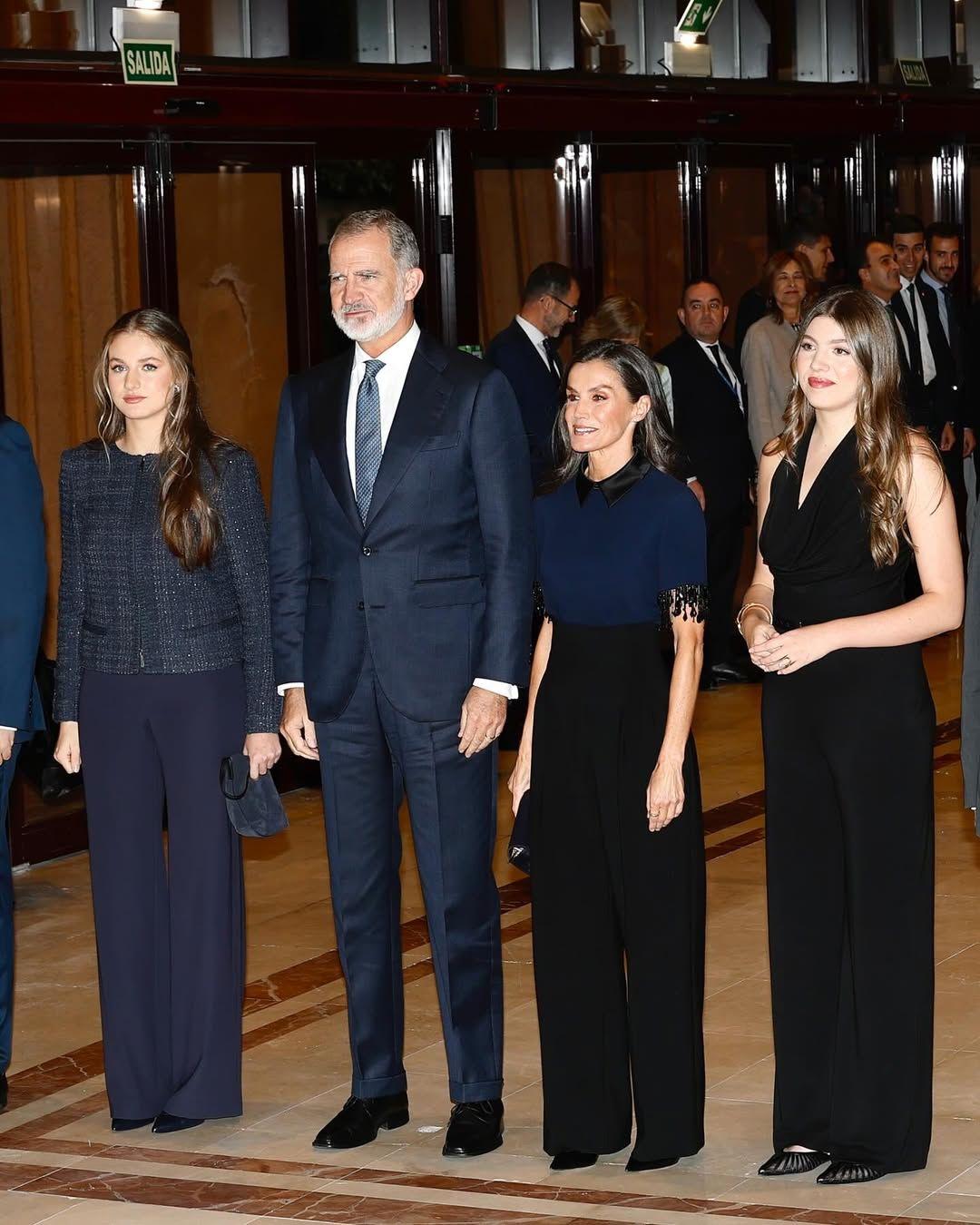 Η βασίλισσα Λετίθια με τον βασιλιά Φελίπε και τις δύο κόρες τους, Λεονόρ και Ινφάντα Σοφία/ Φωτογραφία: Instagram/ @casareal.es