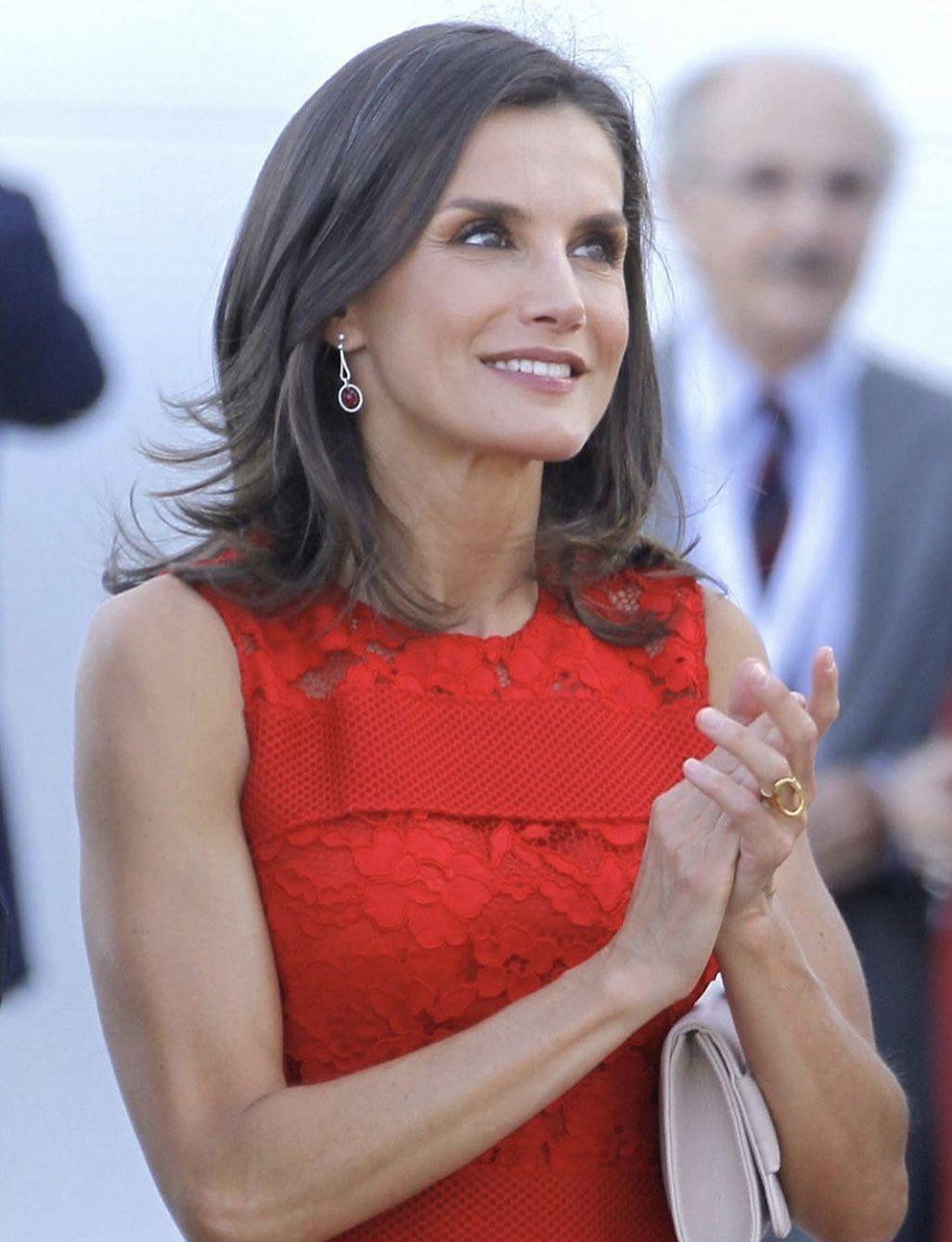 Η βασίλισσα Λετίθια προτιμά τα κοντά νύχια σε nude αποχρώσεις/ Φωτογραφία: Instagram/ @lovelyqueenletizia 