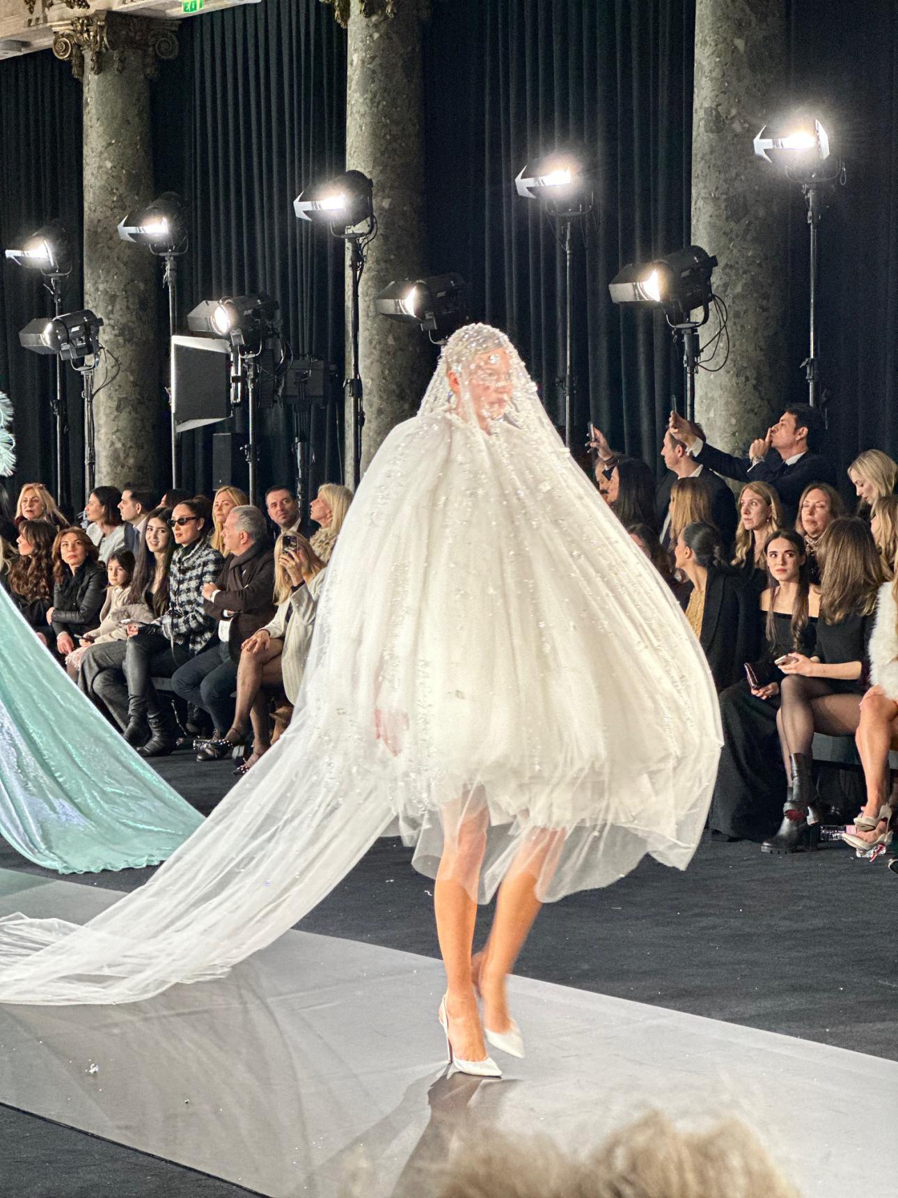 Couture κατασκευές υψηλής αισθητικής, πιστές στη φιλοσοφία του οίκου.