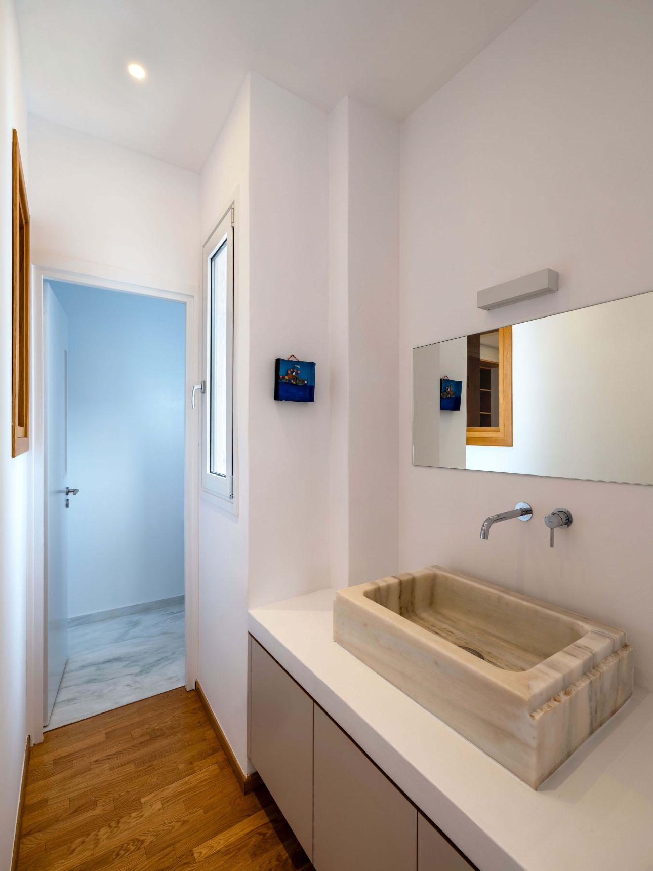 Ένα από τα μπάνια του σπιτιού/ Φωτογραφία: Γιώργης Γερόλυμπος