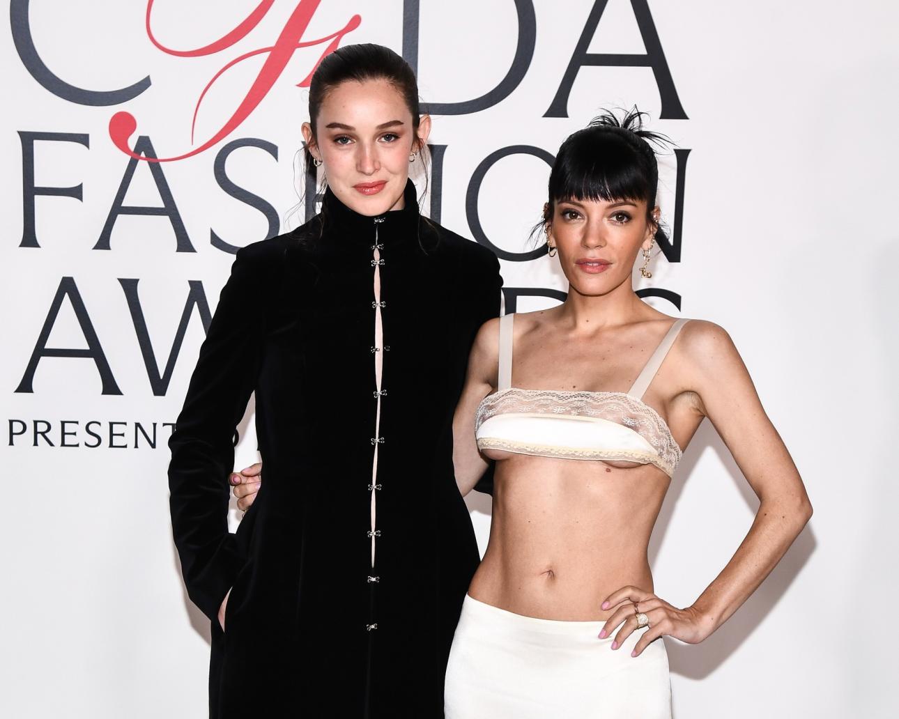  Η Colleen Allen και η Lily Allen στο κόκκινο χαλί των βραβείων μόδας CFDA 2025, που πραγματοποιήθηκαν στο Αμερικανικό Μουσείο Φυσικής Ιστορίας στη Νέα Υόρκη.