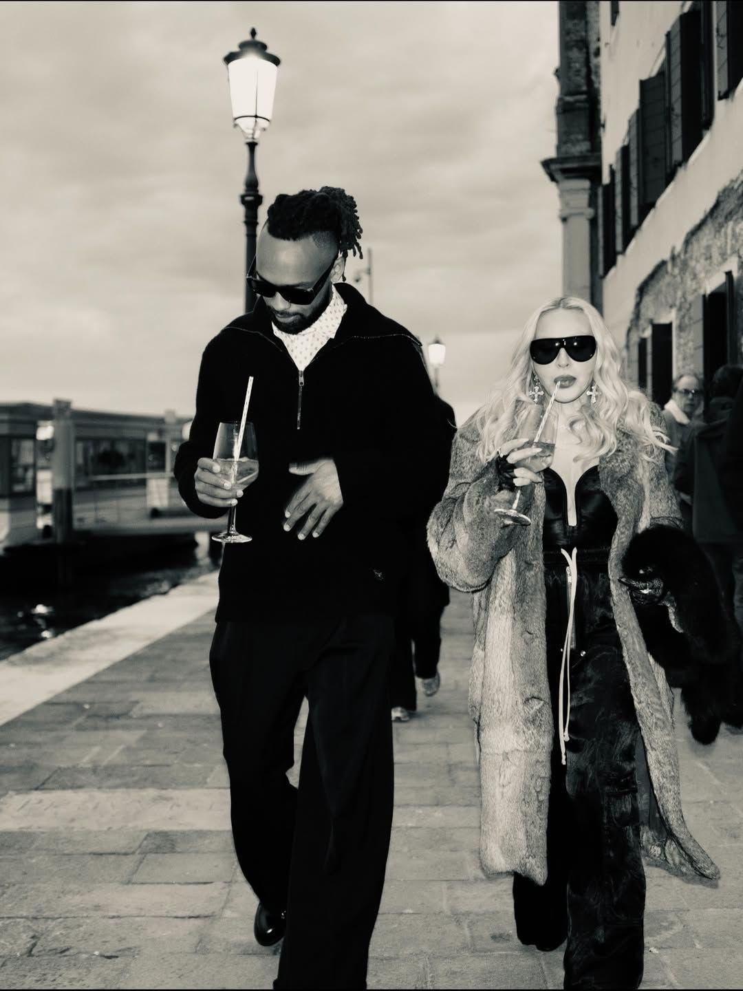 Η Μαντόνα με τον σύντροφό της, Ακίμ Μόρις, στη Βενετία/ Φωτογραφία: Instagram/ @madonna 