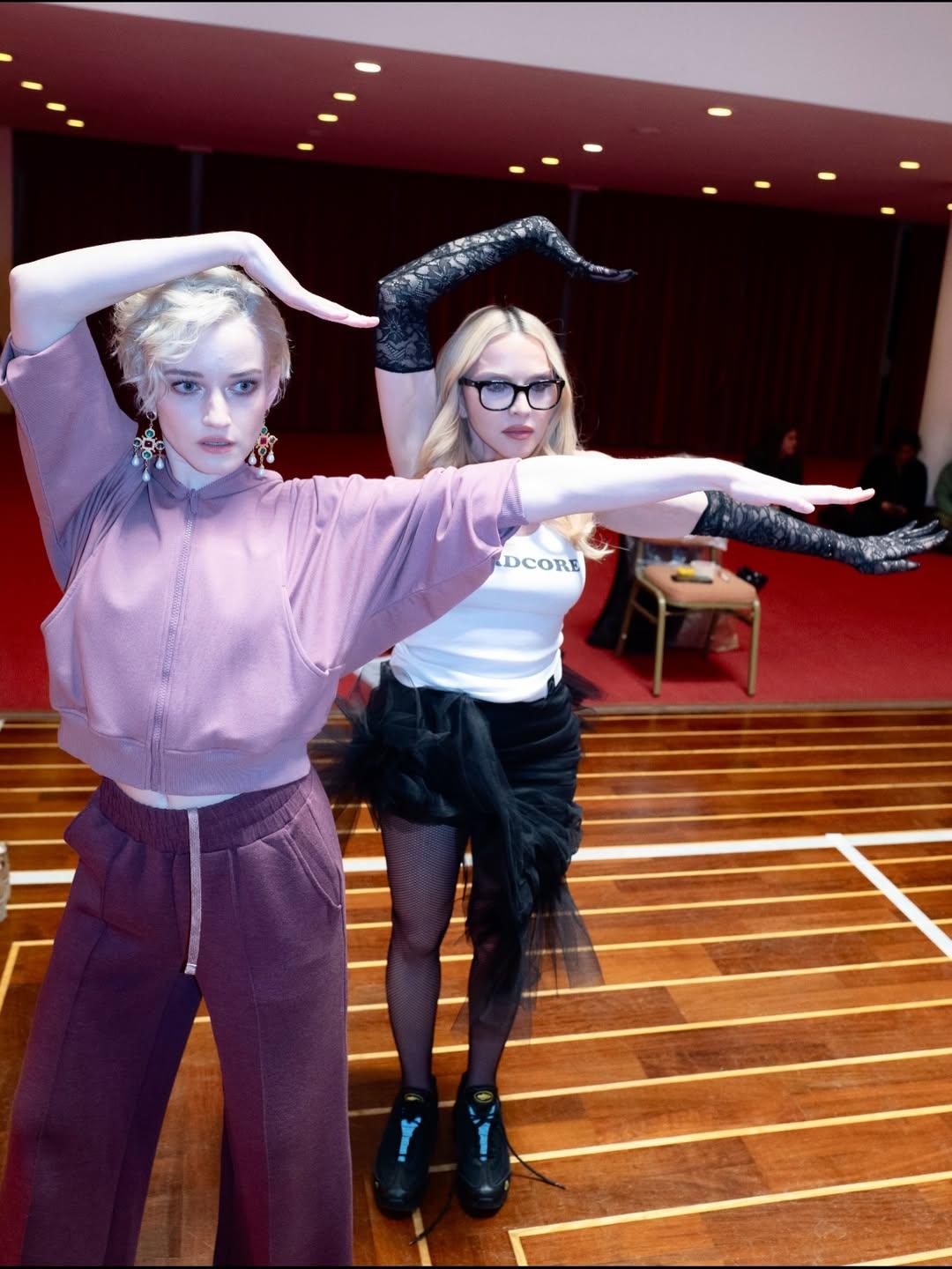 Η Μαντόνα μες την Τζούλκια Γκάρνερ/ Φωτογραφία: Instagram/ @madonna