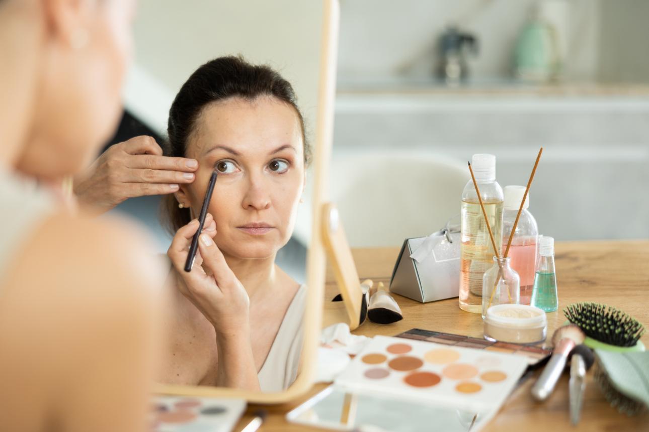 Ο makeup artist των σταρ προτείει ρουτίνα μακιγιάζ για γυναίκες άνω των 40/ Φωτογραφία: Shutterstock