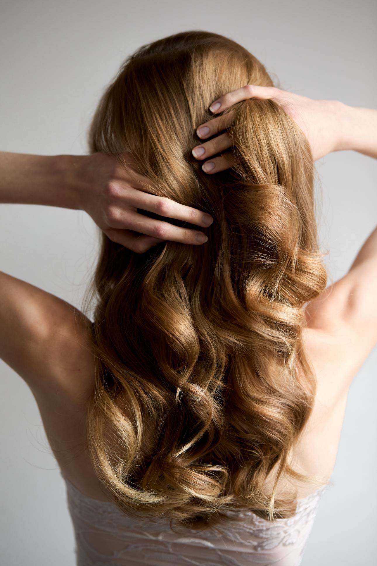Styling για όγκο σε λεπτά μαλλιά/ Φωτογραφία: Shutterstock 