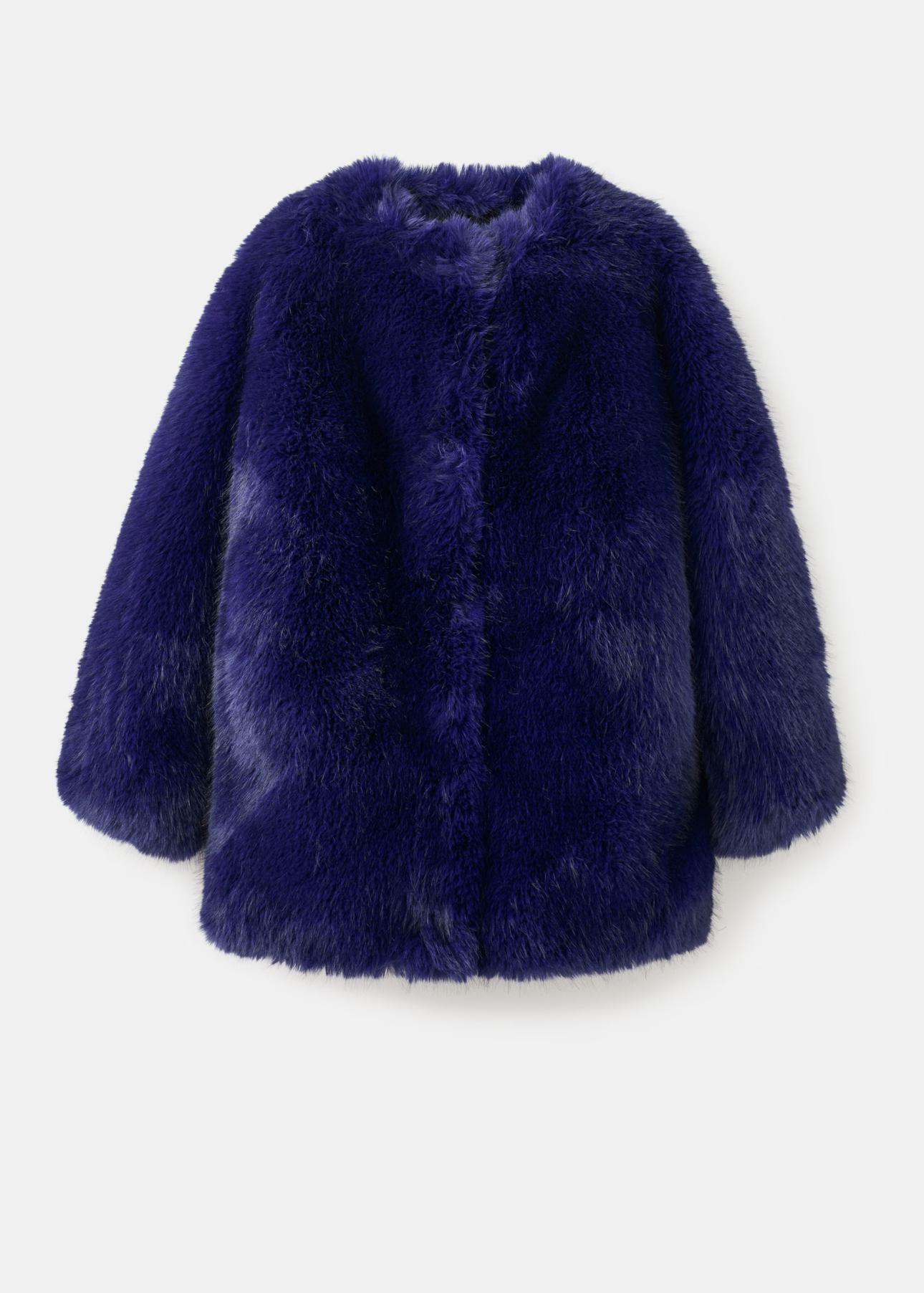 Το faux fur πανωφόρι/ Φωτογραφία: Mango