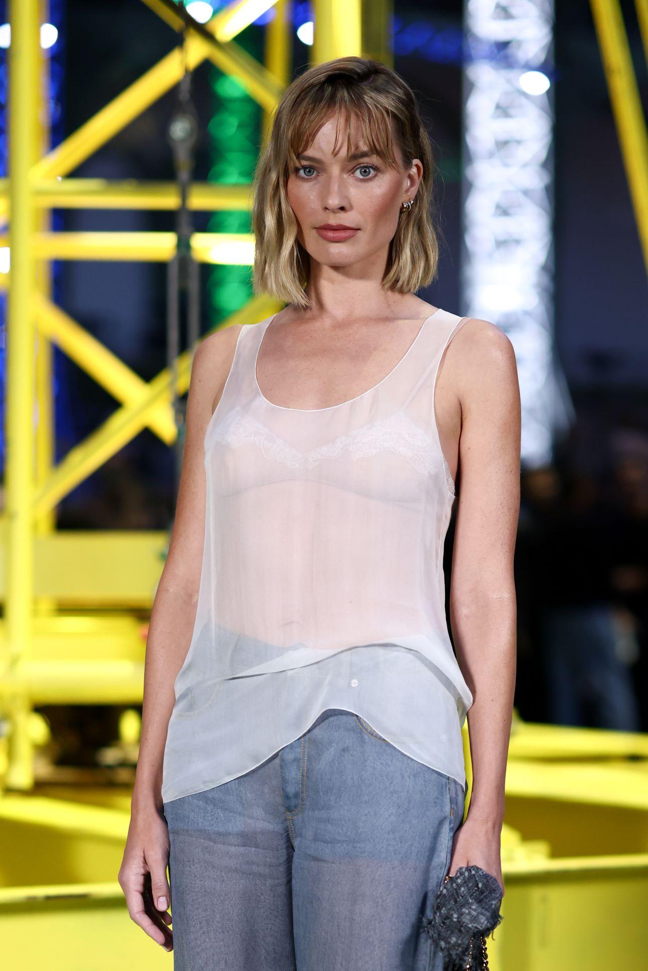 Η Μάργκοτ Ρόμπι με το νέο της κούρεμα/ Φωτογραφία: AP