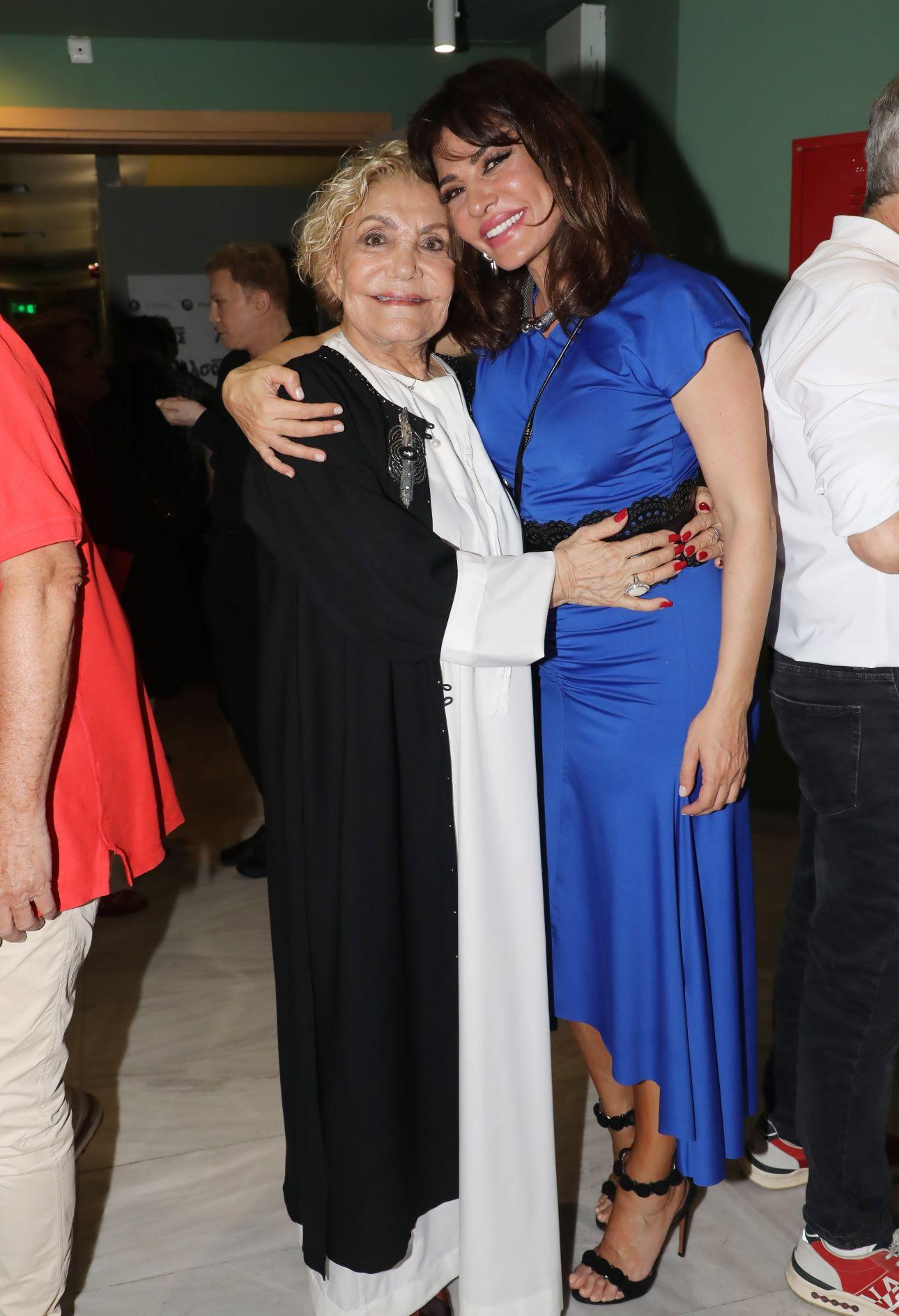 Η Μαρινέλλα με τη Δήμητρα Ματσούκα/ Φωτογραφία: NDP Photo Agency 