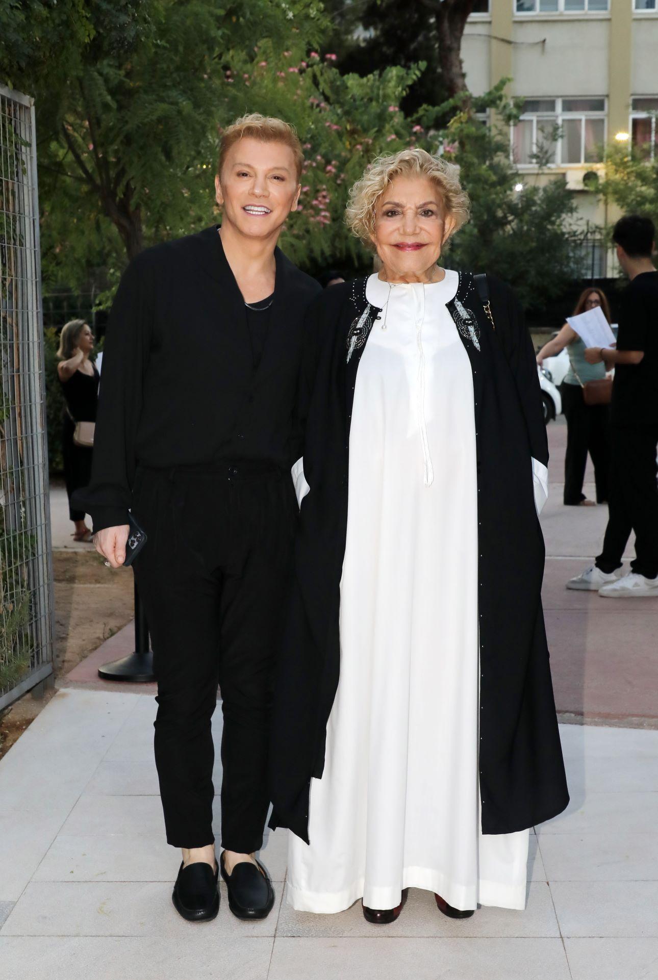 Η Μαρινέλλα με την Τάκη Ζαχαράτο/ Φωτογραφία: NDP Photo Agency 