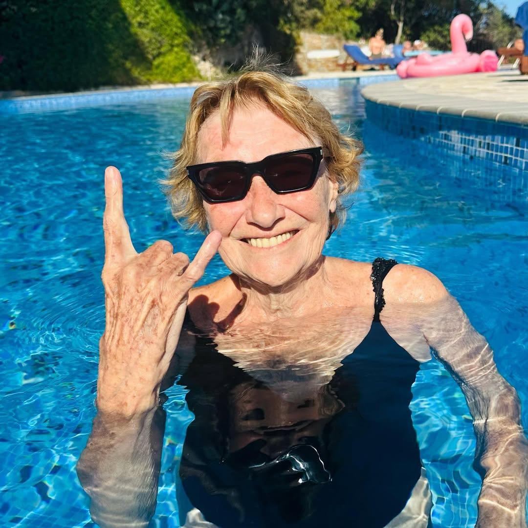  H Marisa Borini / Instagram @carlabruniofficial