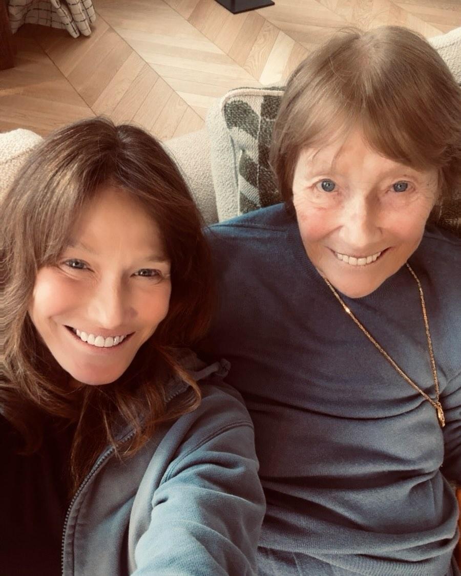 H Kάρλα Μπρούνι με τη μητέρα της / Instagram @carlabruniofficial