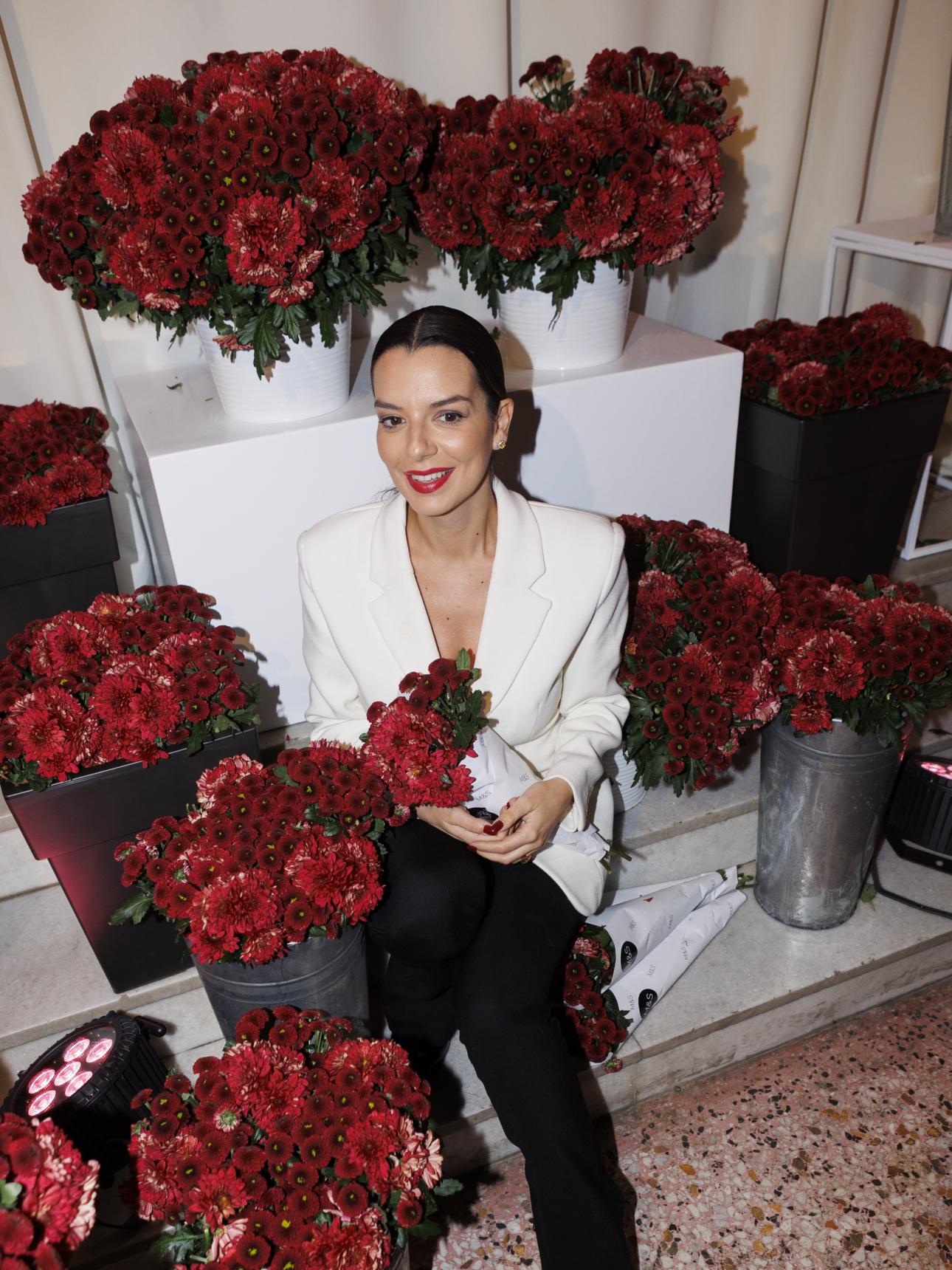 Η Νικολέττα Ράλλη στο Flower Shop