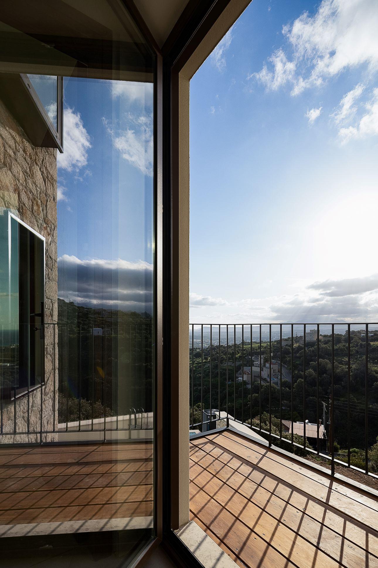 Τα υλικά που χρησιμοποιήθηκαν δένουν οργανικά μεταξύ τους/ Φωτογραφία: Γιώργος Ηλιάκης   