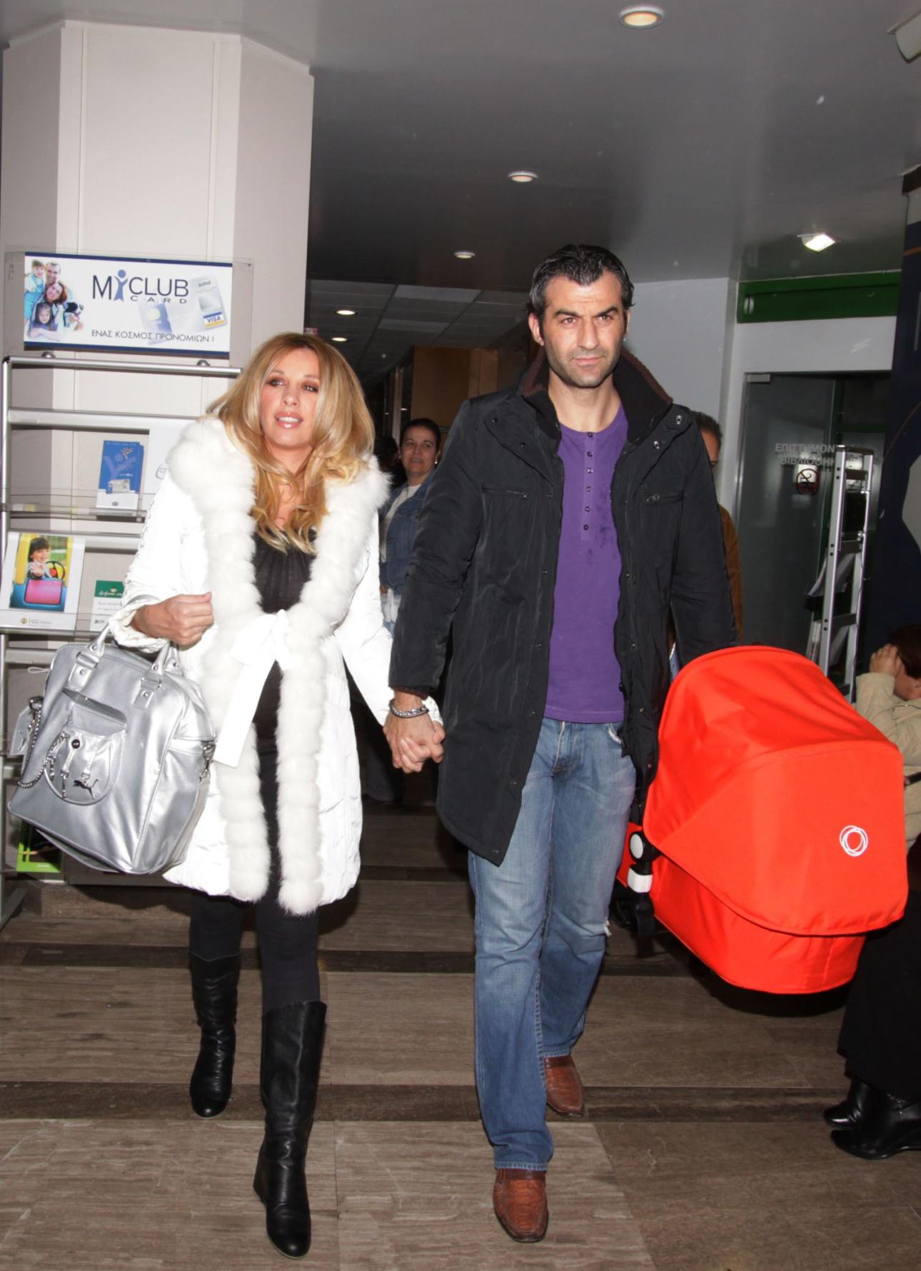 Ιασώ το 2008. Αναχώρηση Γωγώς Μαστροκώστα -Τραϊανού Δέλλα με τη μικρή Βικτώρια.