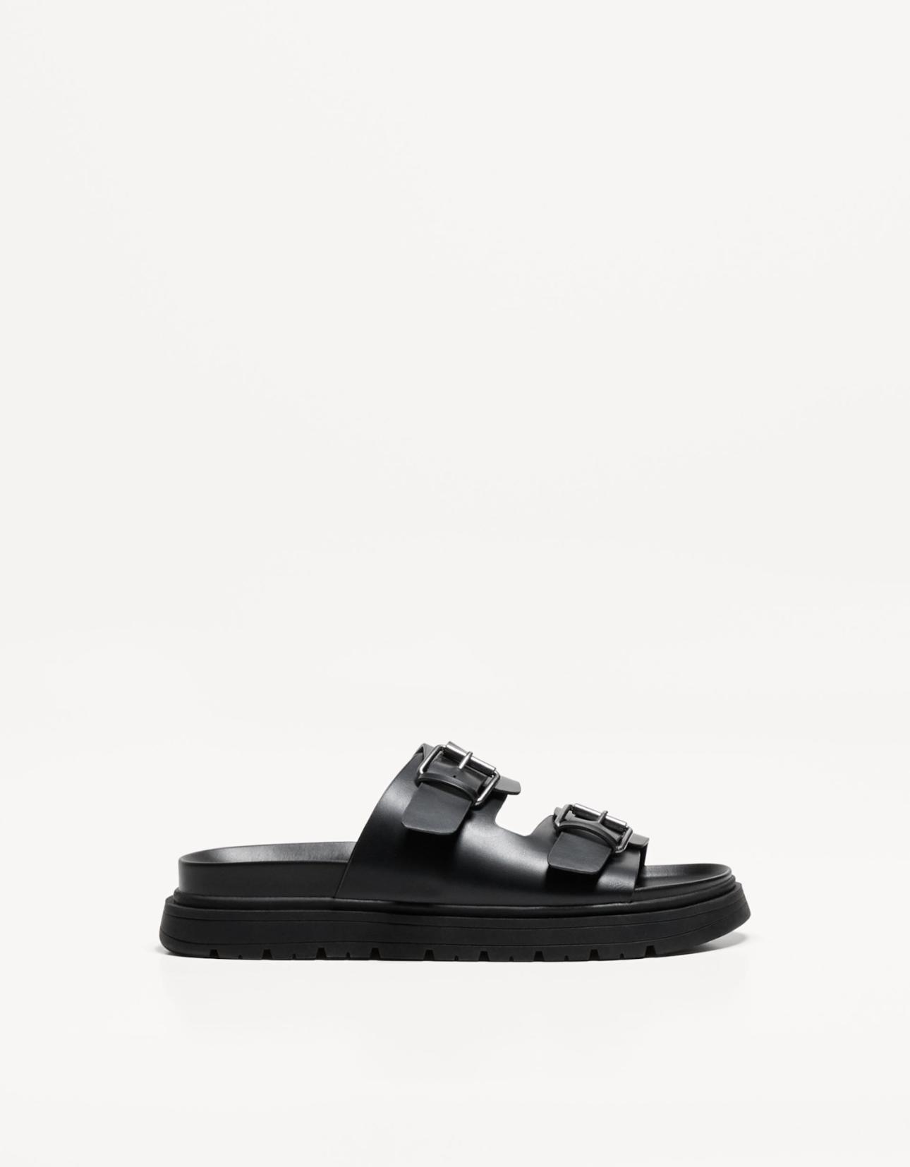 Μαύρα σανδάλια Bershka