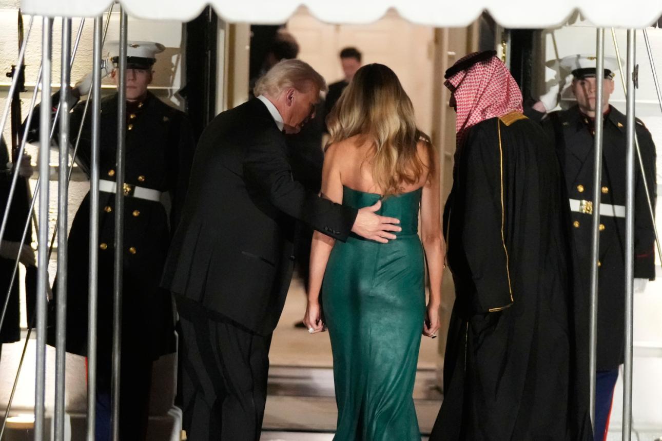  Το πράσινο φόρεμα Elie Saab που τράβηξε όλα τα βλέμματα. 