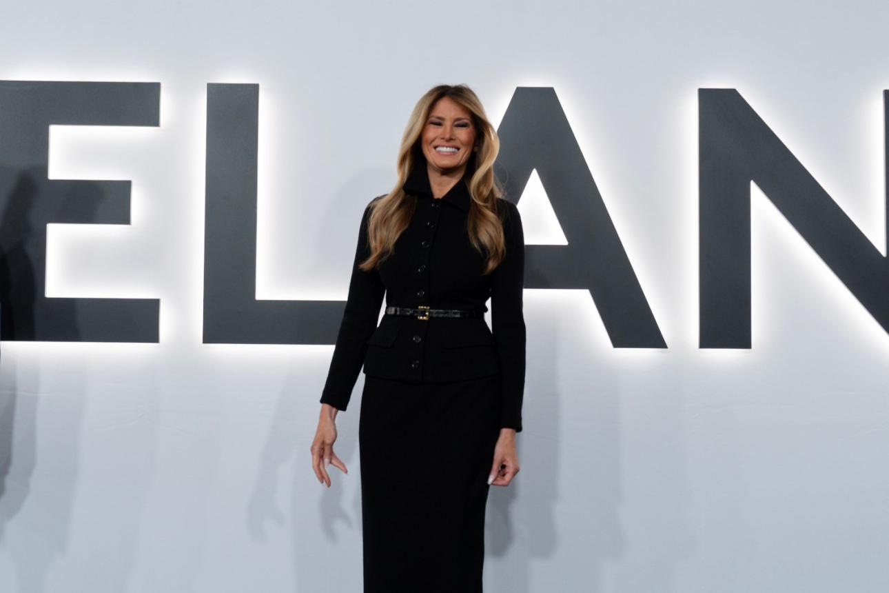  Η Μελάνια Τραμπ φτάνει στην πρεμιέρα της ταινίας Melania στο Kennedy Center της Ουάσινγκτον. Φωτογραφία: AP