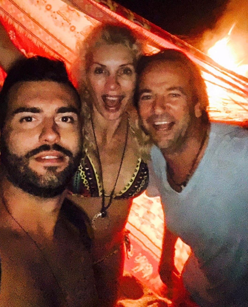 Ελένη Μενεγάκη, Θοδωρής Μισόκαλος, Μάκης Παντζόπουλος/ Φωτογραφία: Instagram/ @elenimenegaki 