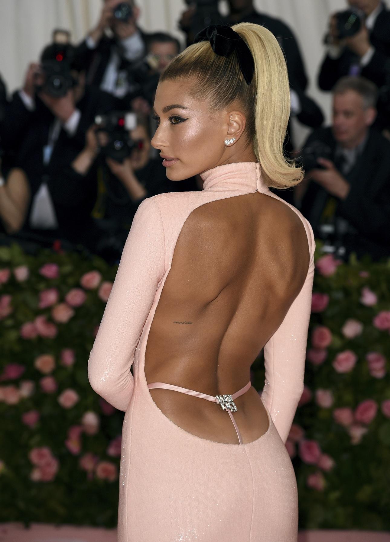 Η Χέιλι Μπίμπερ στο Met Gala 2019/Φωτογραφία AP 