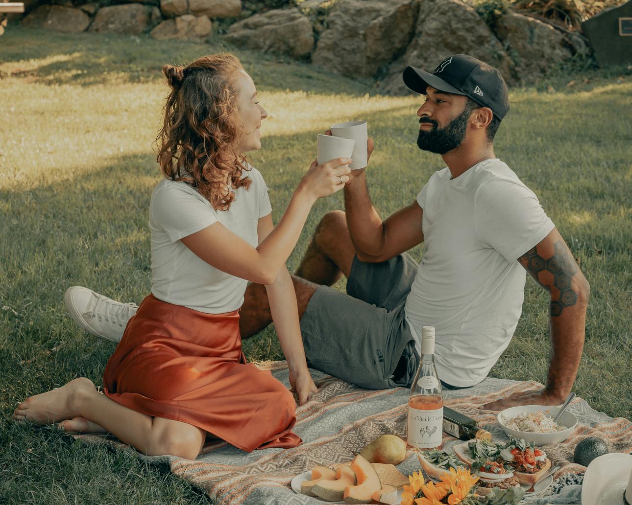 Οι millennials τα έχουν βρει με τον εαυτό τους, γεγονός που αντανλάται στην πιο νεανική εμφάνισή τους/ Φωτογραφία: Unsplash