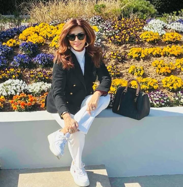 Η Μιμή Ντενίση με casual-chic σύνολο στη Θεσσαλονίκη/Φωτογραφία: IG @mimi_denissi