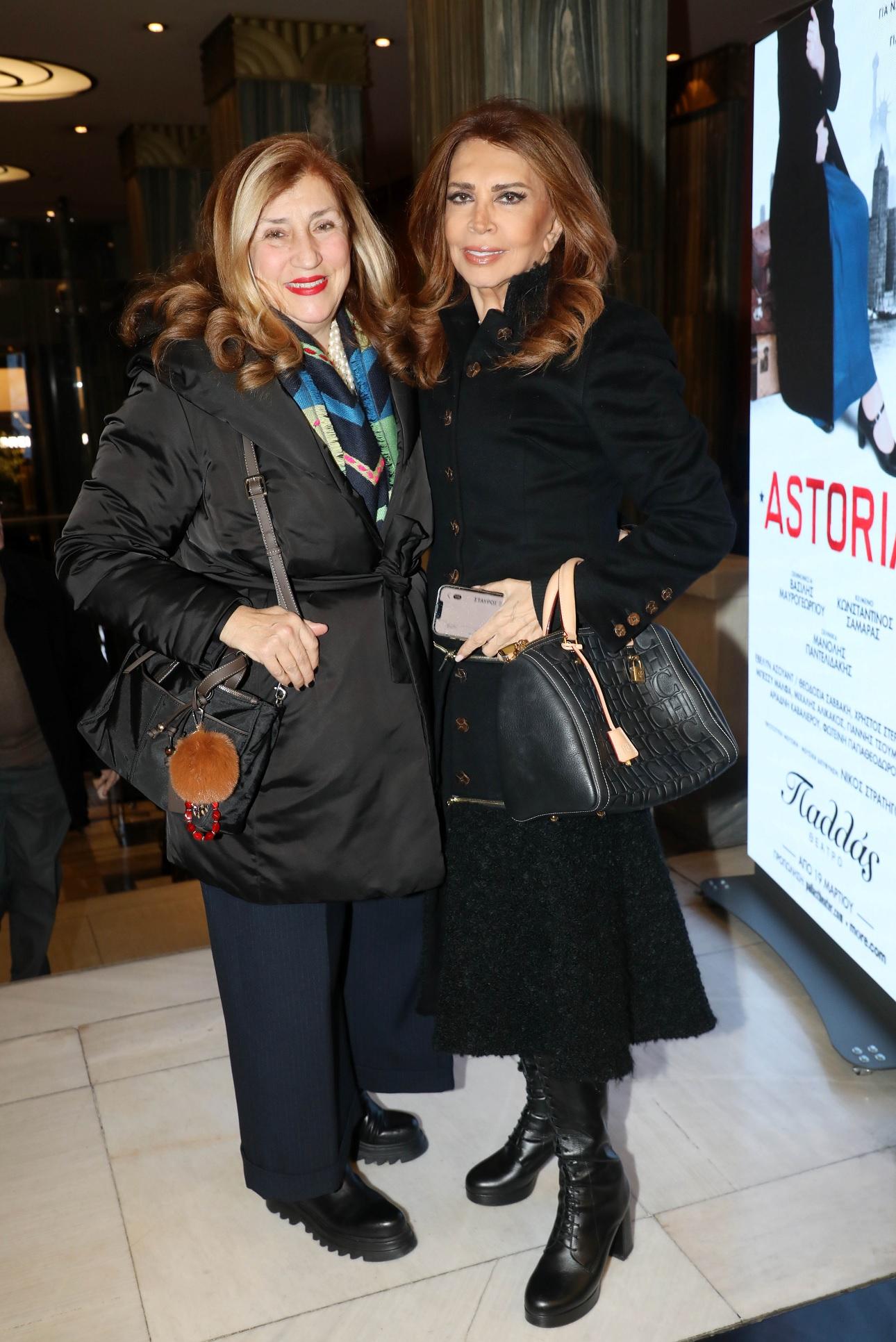 Μιμή Ντενίση με την αδερφή της, Σοφία/Φωτογραφία NDP 