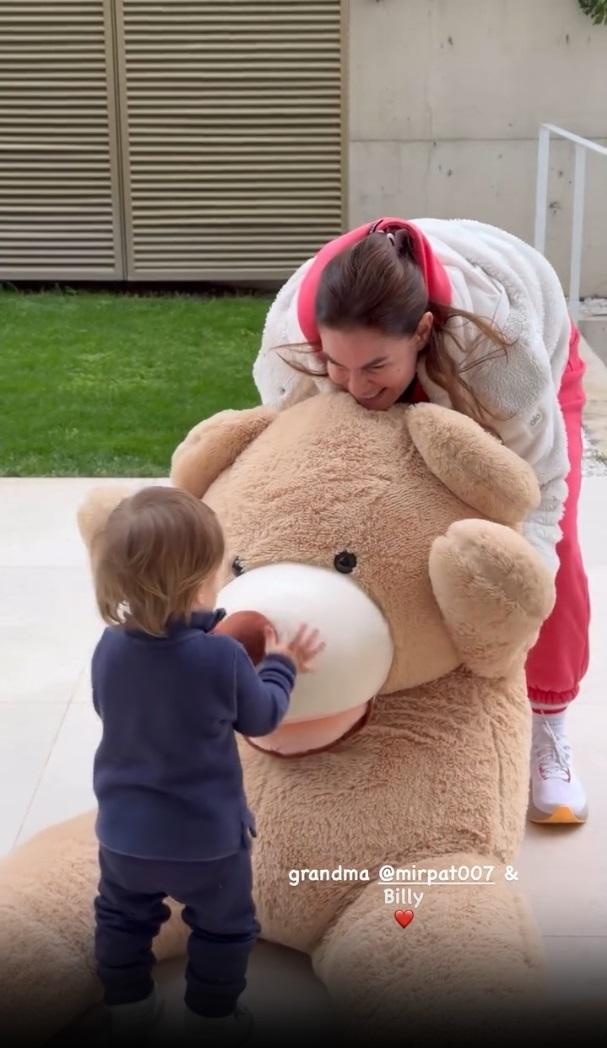 Η Μιράντα Πατέρα με τον εγγονό της/ @alexandra.nika