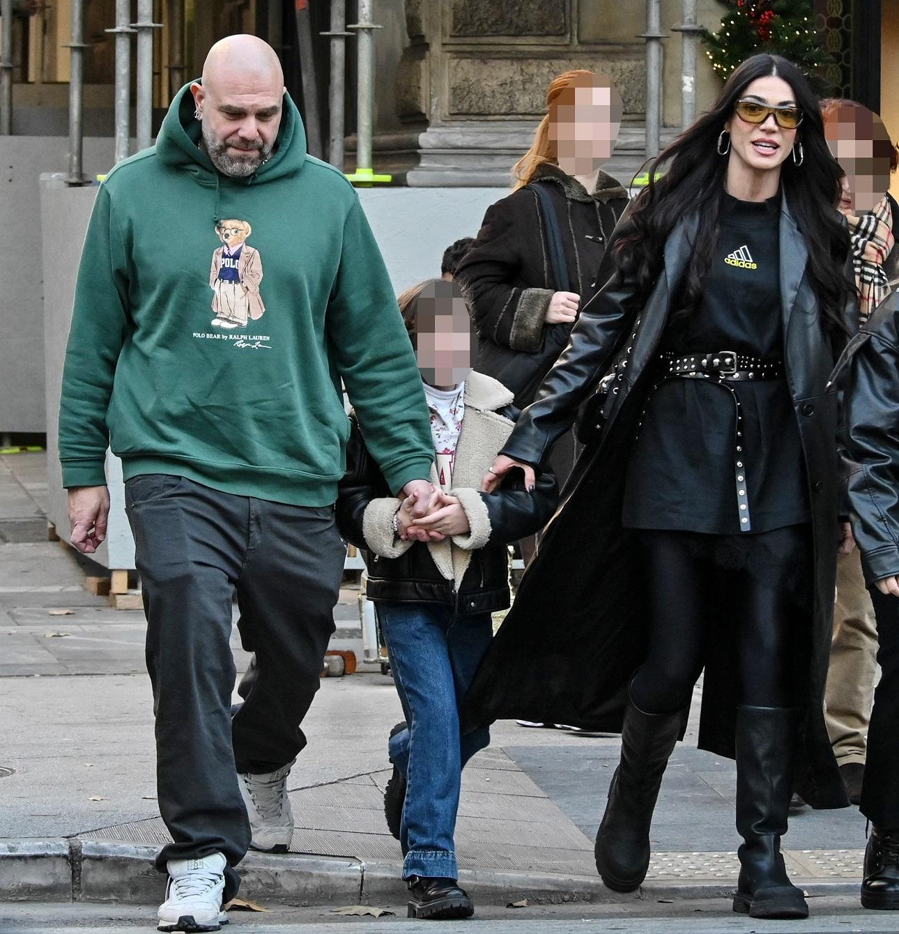 Η Ήβη Αδάμου και ο Μιχάλης Κουινέλης με την κόρη τους, Ανατολή/ NDP Photo Agency