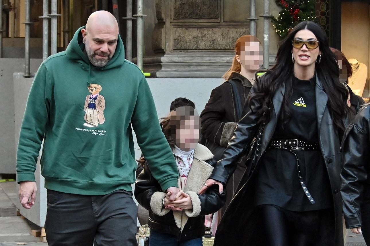 Η Ήβη Αδάμου και ο Μιχάλης Κουινέλης με την κόρη τους, Ανατολή/ NDP Photo Agency