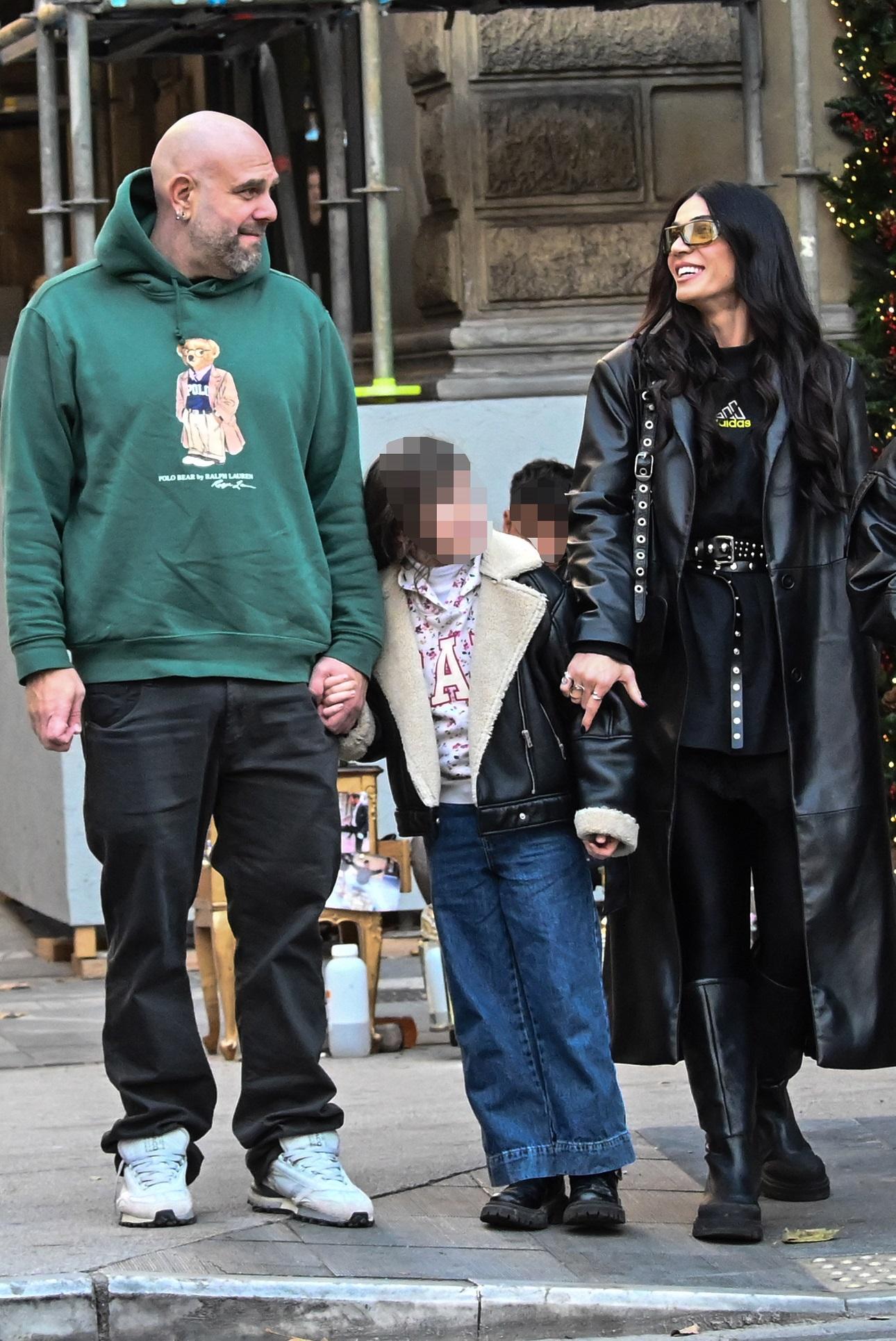 Η Ήβη Αδάμου και ο Μιχάλης Κουινέλης με την κόρη τους, Ανατολή/ NDP Photo Agency