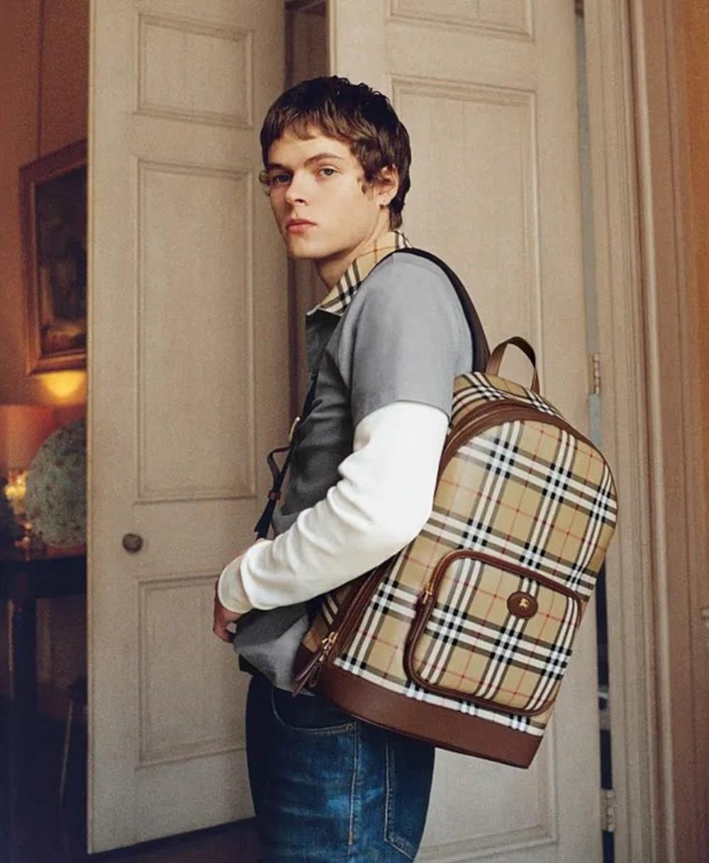 Μόουζες Μάρτιν/ Φωτογραφία: Burberry 