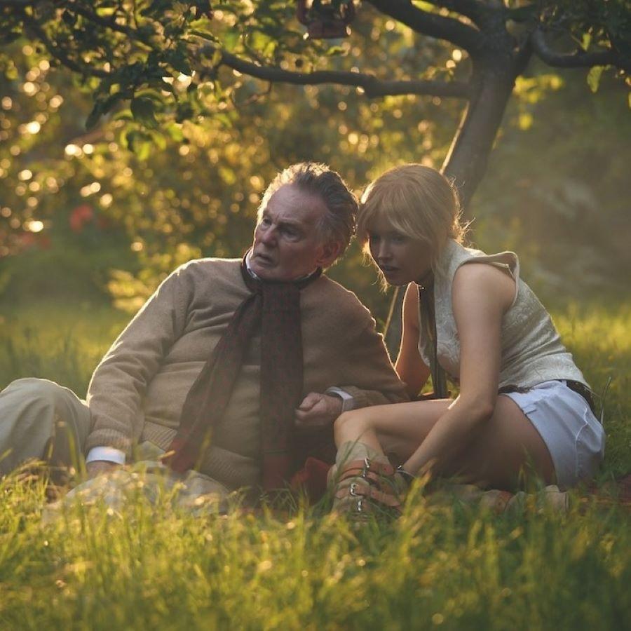 Σκηνή από την ταινία «Moss &amp; Freud», με τον Ντέρεκ Τζέικομπι ως Λούσιαν Φρόιντ και την Έλι Μπάμπερ ως Κέιτ Μος/ Φωτογραφία: GFC Films 