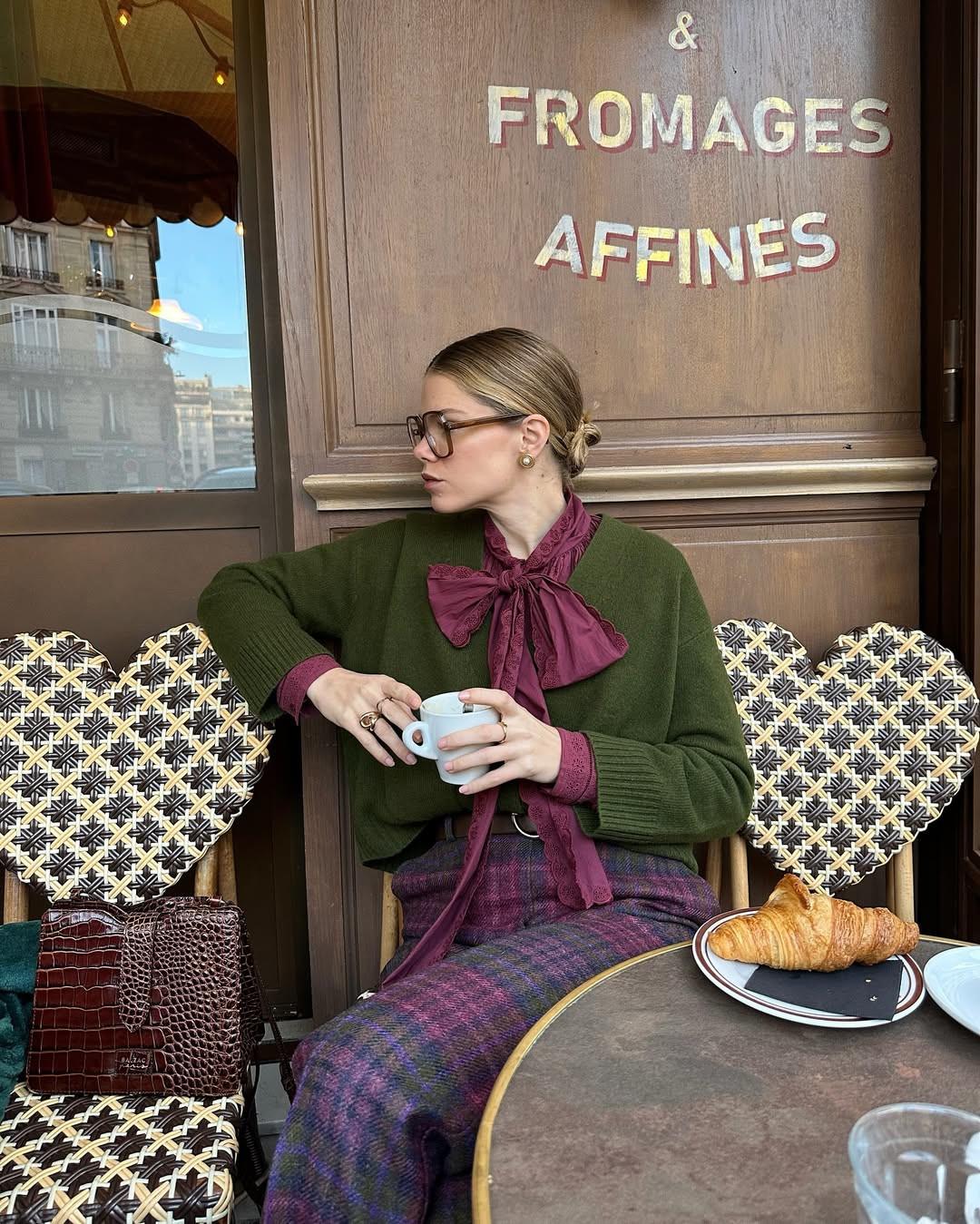 Μπορντό με πράσινο/Φωτογραφία: Instagram/elodieromy 