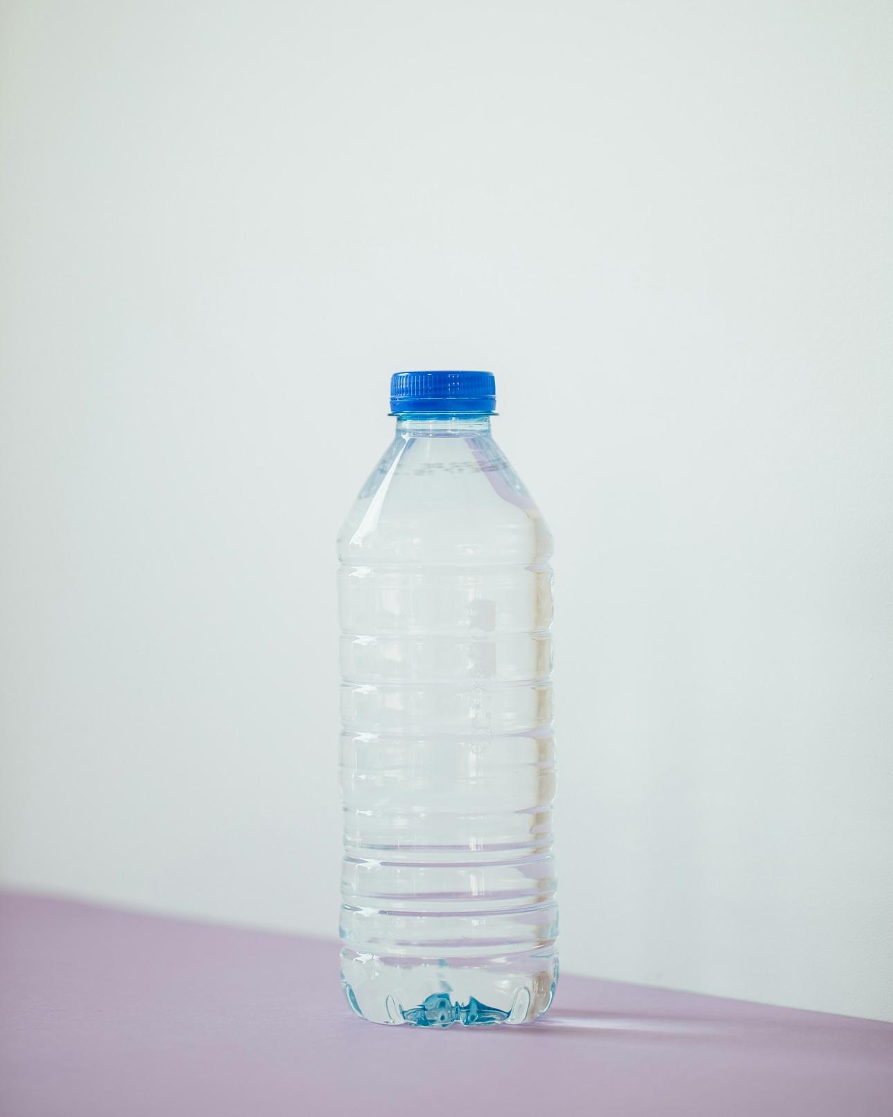 Μπουκάλι με νερό/Φωτογραφία Unsplash